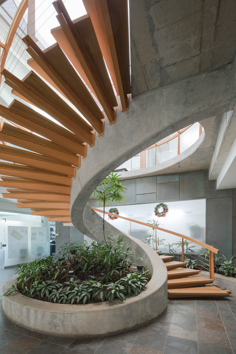 Van der Laat Jiménez Headquarters Building by FORO ARQUITECTOS