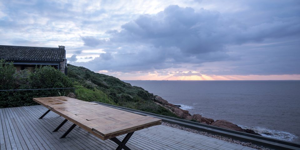 Beach House reconstruction on Zhoushan Islands China by Evolution Design