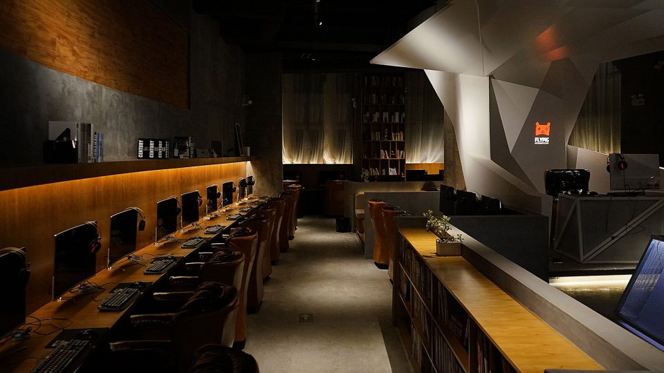 fly pig internet cafe china by lin x design studio