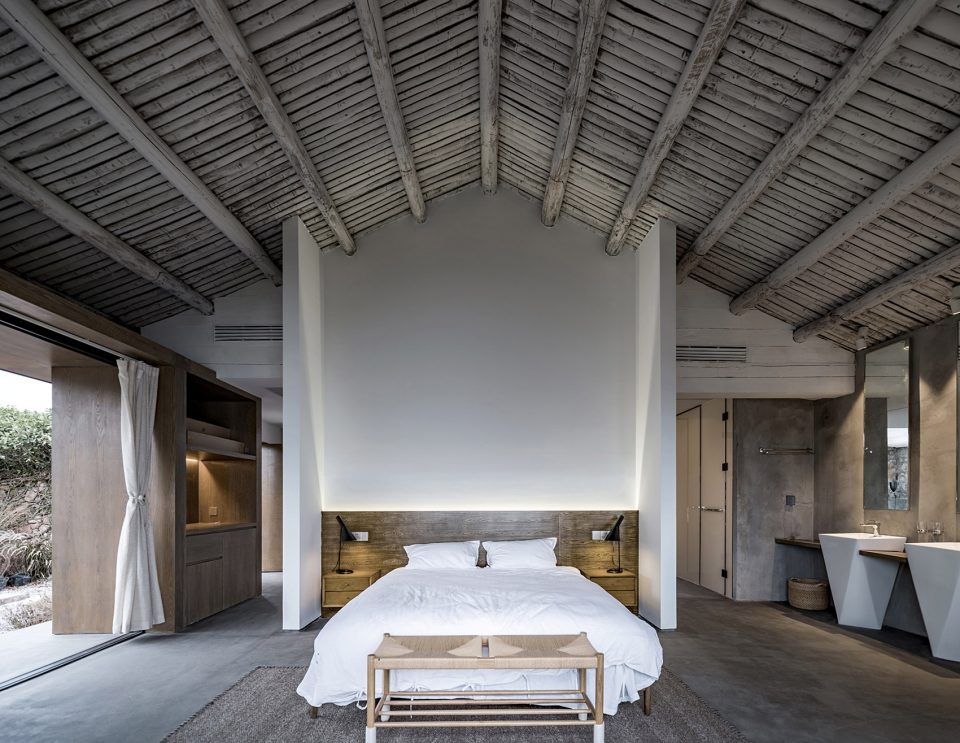 Beach House reconstruction on Zhoushan Islands China by Evolution Design
