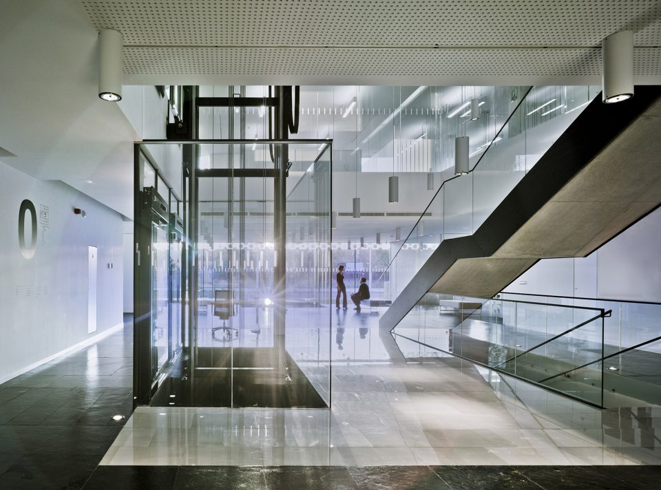 FEDA Confederation of Employers of Albacete Headquarters by COR ASOCIADOS ARQUITECTOS