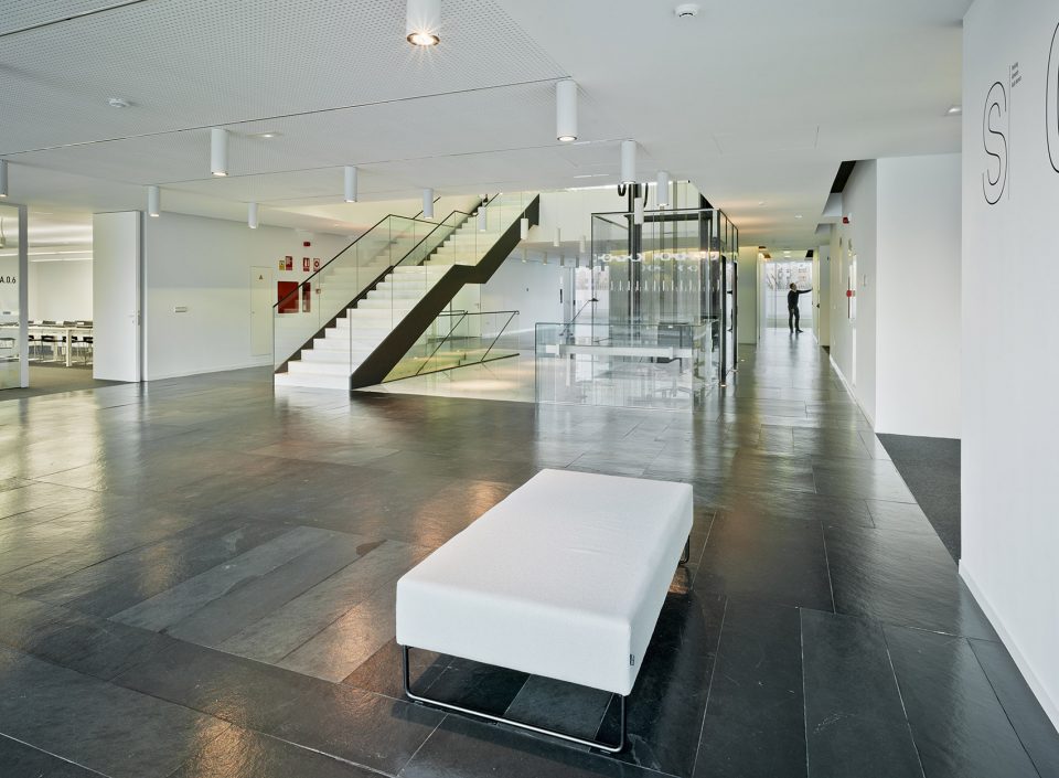 FEDA Confederation of Employers of Albacete Headquarters by COR ASOCIADOS ARQUITECTOS