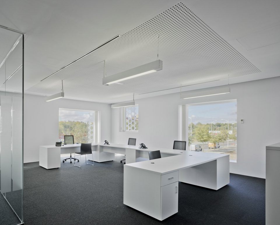 FEDA Confederation of Employers of Albacete Headquarters by COR ASOCIADOS ARQUITECTOS