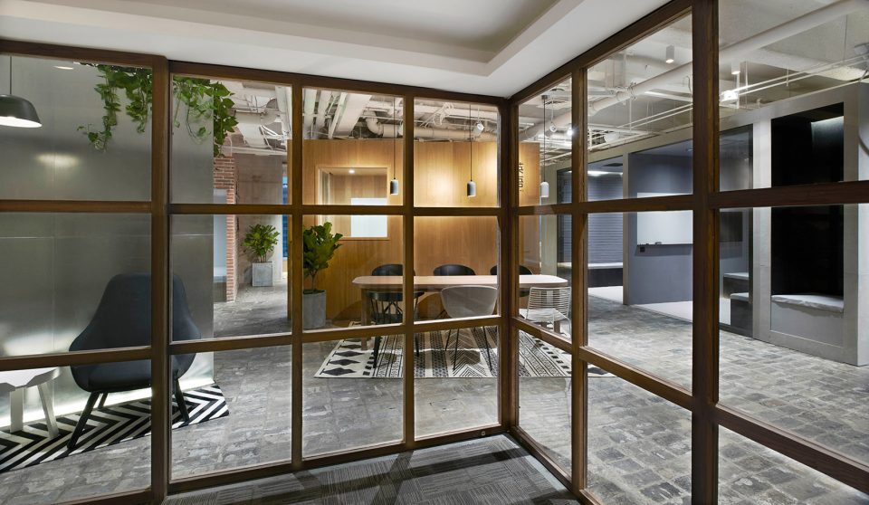 Elite English Training School by B.L.U.E. Architecture Studio