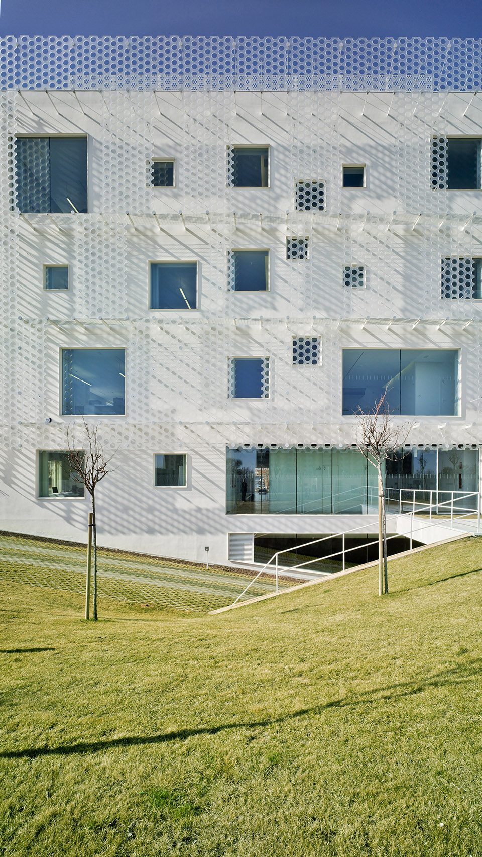 FEDA Confederation of Employers of Albacete Headquarters by COR ASOCIADOS ARQUITECTOS