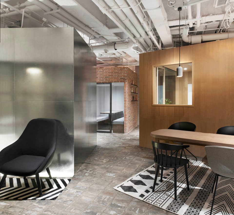 Elite English Training School by B.L.U.E. Architecture Studio