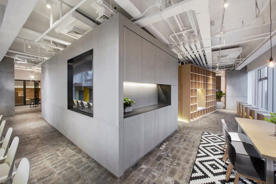 Elite English Training School by B.L.U.E. Architecture Studio