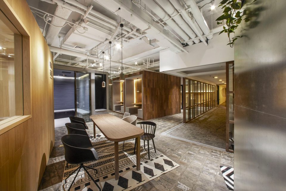 Elite English Training School by B.L.U.E. Architecture Studio