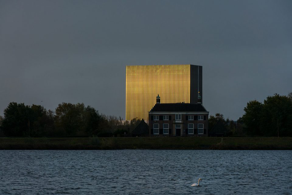 21世纪的庙宇：阿姆斯特丹 EQUINIX 数据中心 / Benthem Crouwel Architects