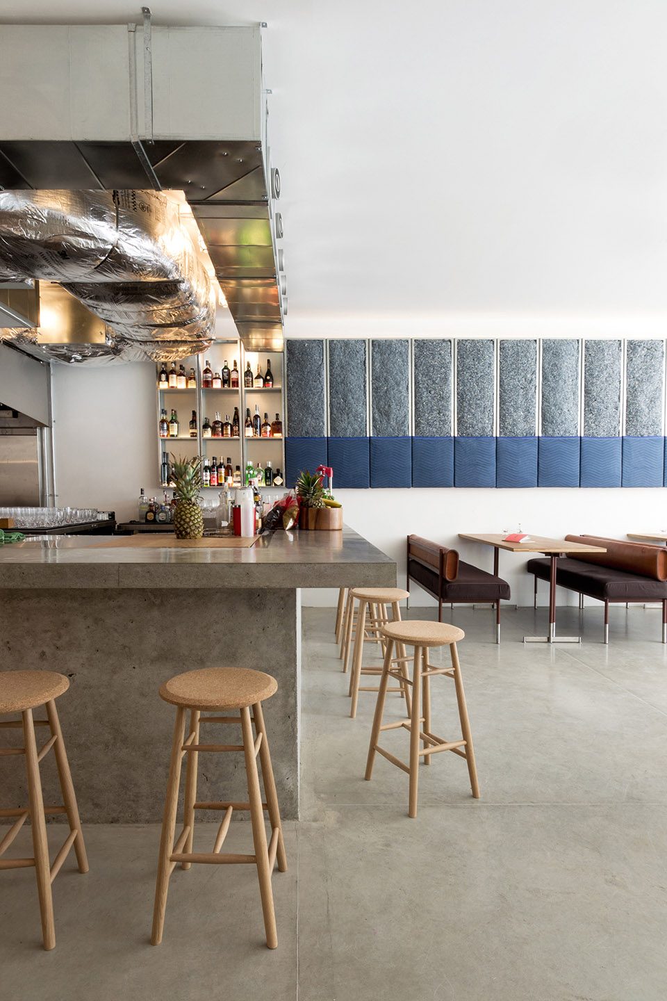 加拿大torafuku亚洲餐厅室内设计scottandscottarchitects