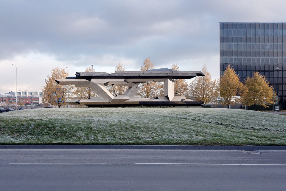An experimental plywood pavillon by Gilles Retsin Architecture