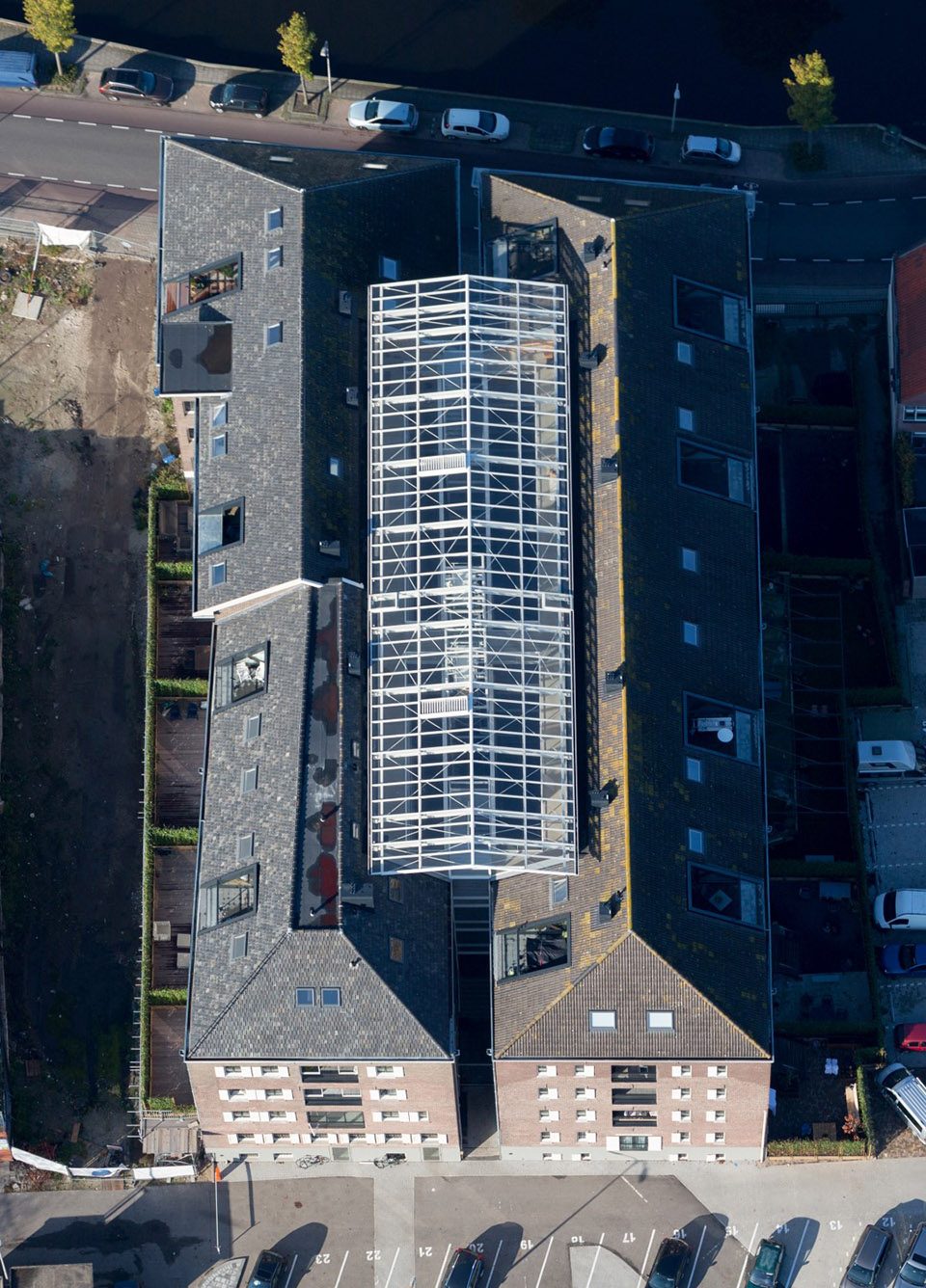 Gouda Cheese Warehouse – Loft apartments in a national monument by Mei architects and planners