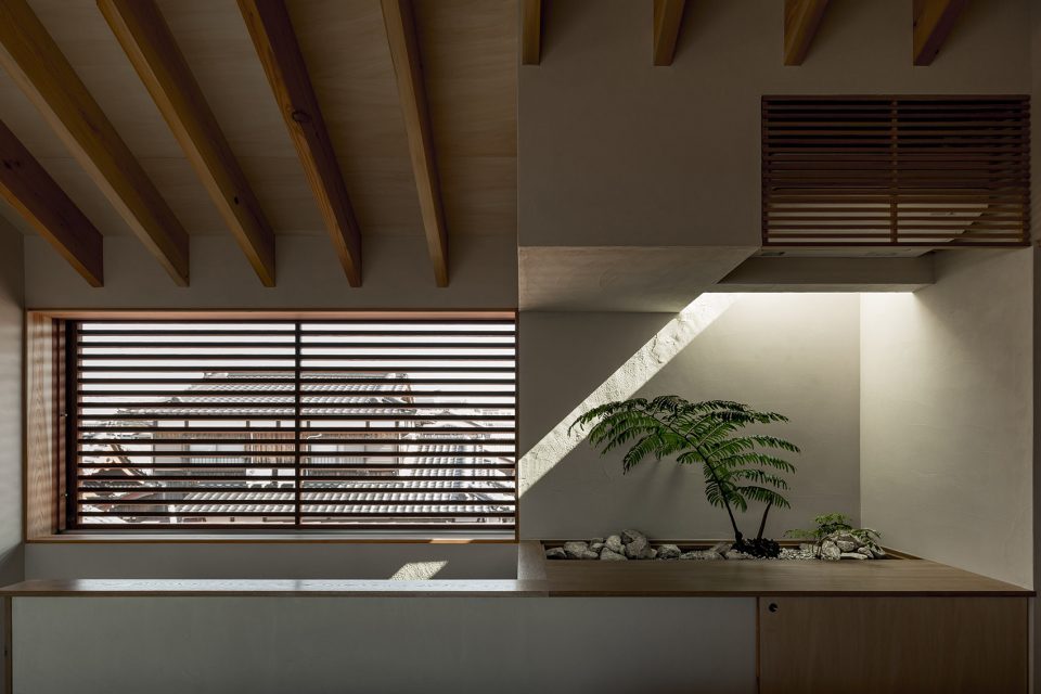Shoei House by HEARTH ARCHITECTS 960x640