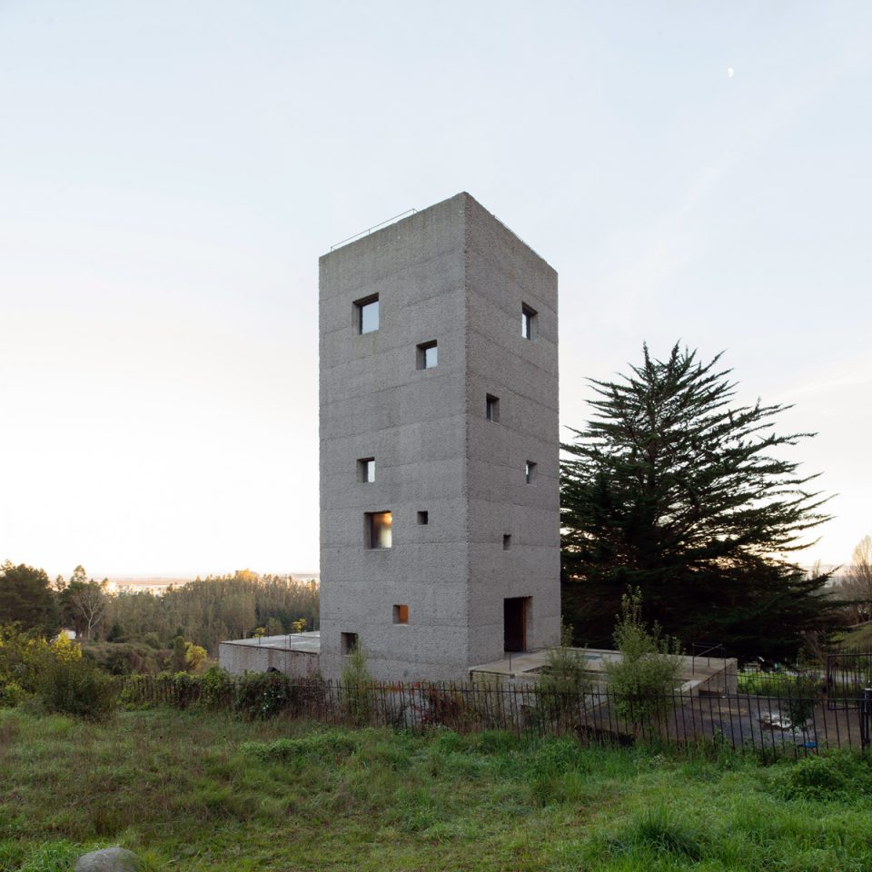 Cien House by Pezo von Ellrichshausen