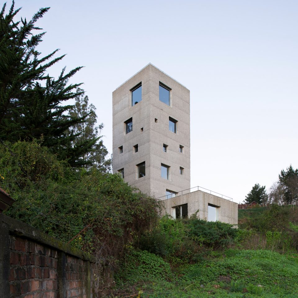 Cien House by Pezo von Ellrichshausen
