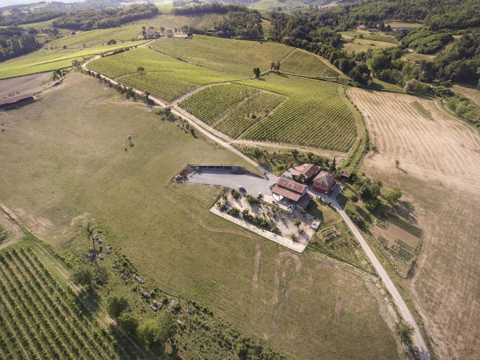 Agricultural machinery depot by deamicisarchitetti