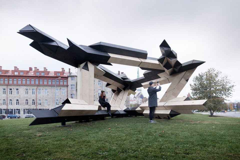 An experimental plywood pavillon by Gilles Retsin Architecture