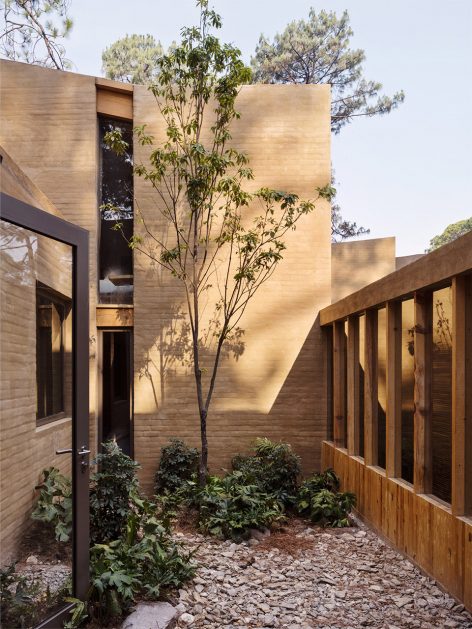 Entrepinos by Taller Hector Barroso