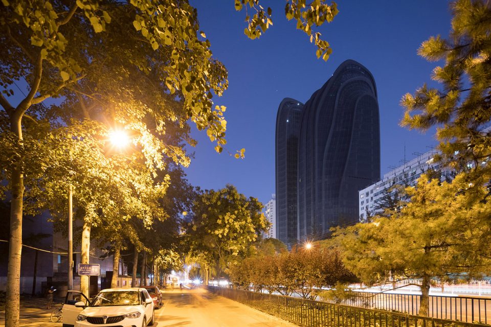 iwan baan captures mad chaoyang park plaza