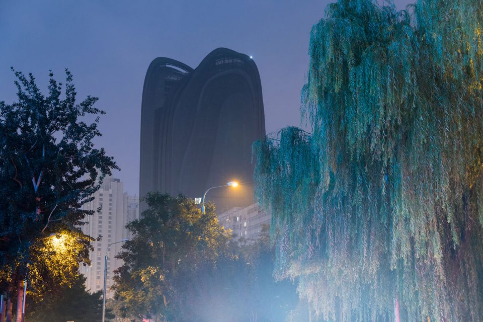 iwan baan captures mad chaoyang park plaza