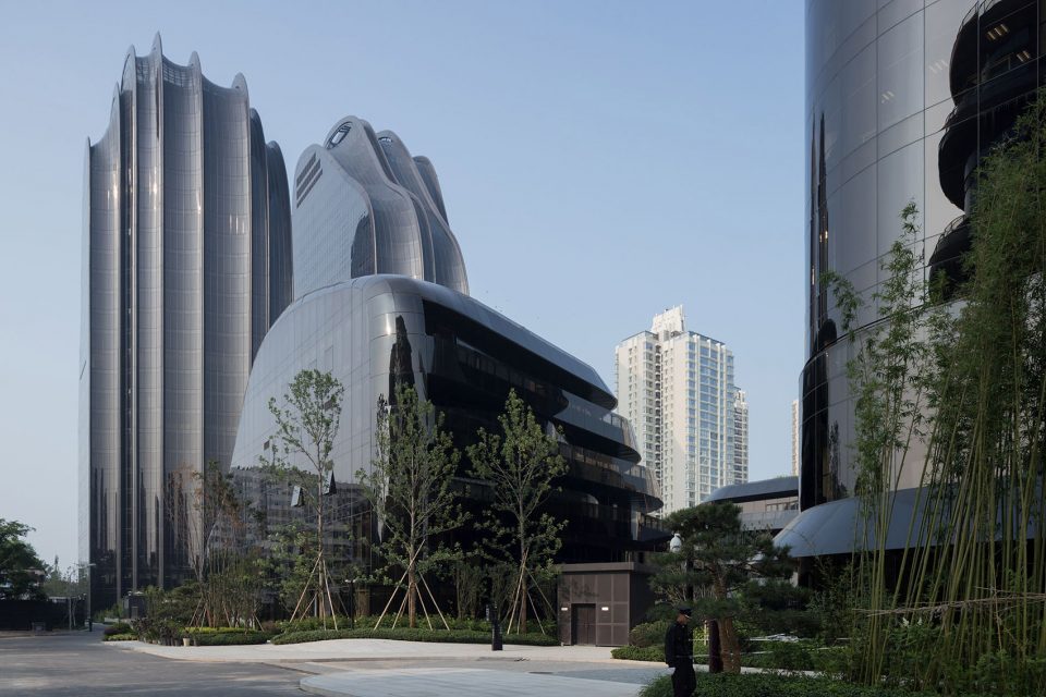 iwan baan captures mad chaoyang park plaza
