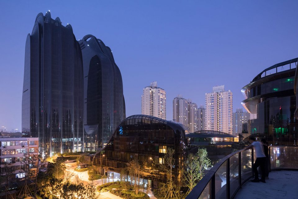 iwan baan captures mad chaoyang park plaza