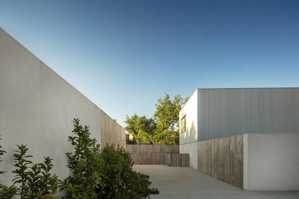 Caledonian Somosaguas by Studio Mk27