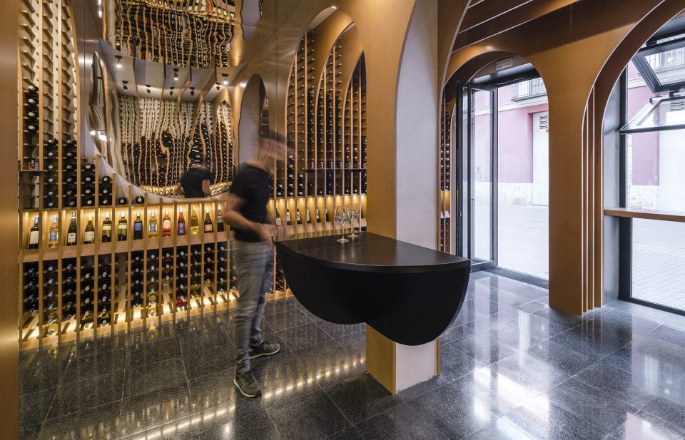 VinosViandas Wine shop by ZOOCO ESTUDIO