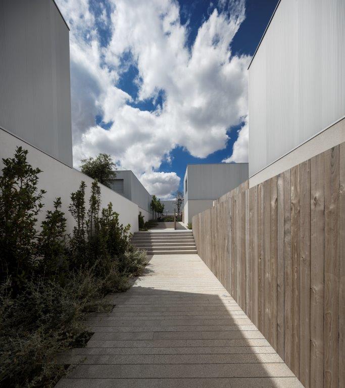 Caledonian Somosaguas by Studio Mk27