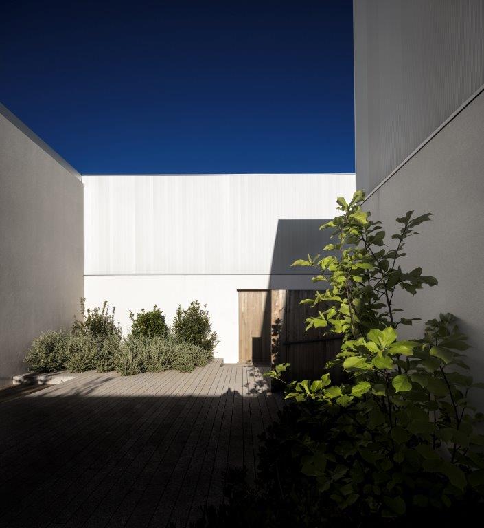 Caledonian Somosaguas by Studio Mk27