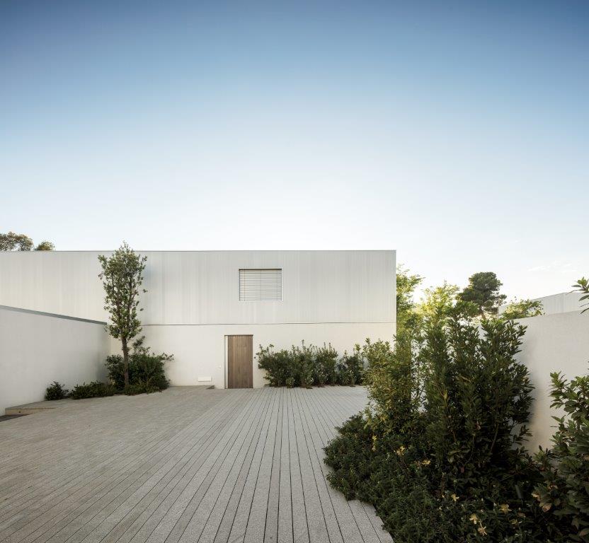 Caledonian Somosaguas by Studio Mk27