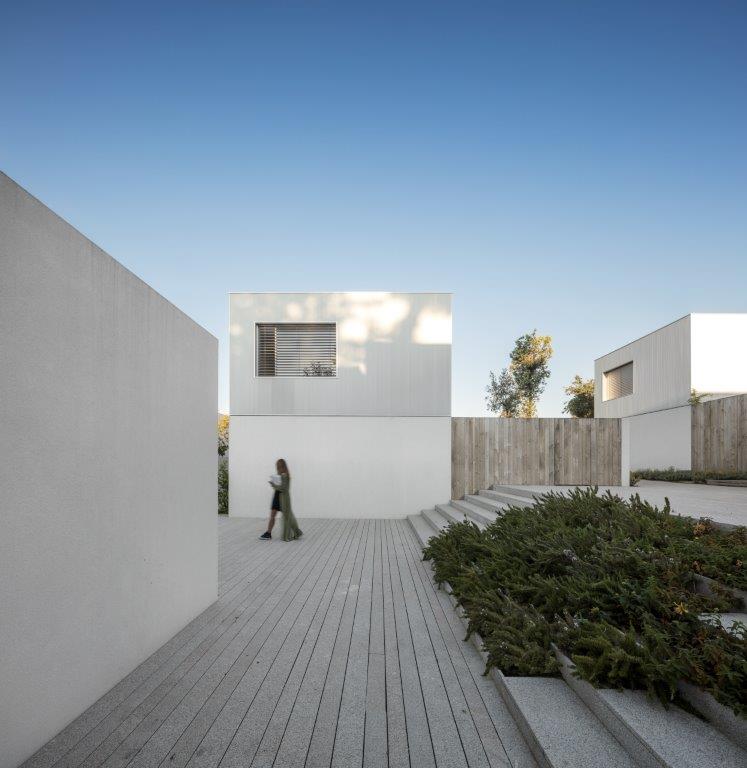 Caledonian Somosaguas by Studio Mk27