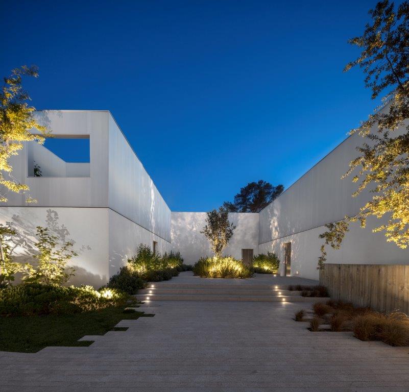 Caledonian Somosaguas by Studio Mk27