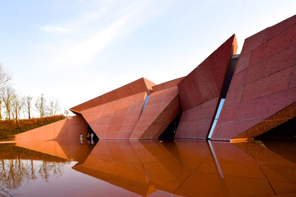 Luxelakes Art Expo Center-Antoine Predock