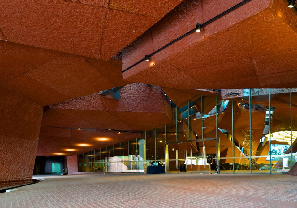 Luxelakes Art Expo Center-Antoine Predock