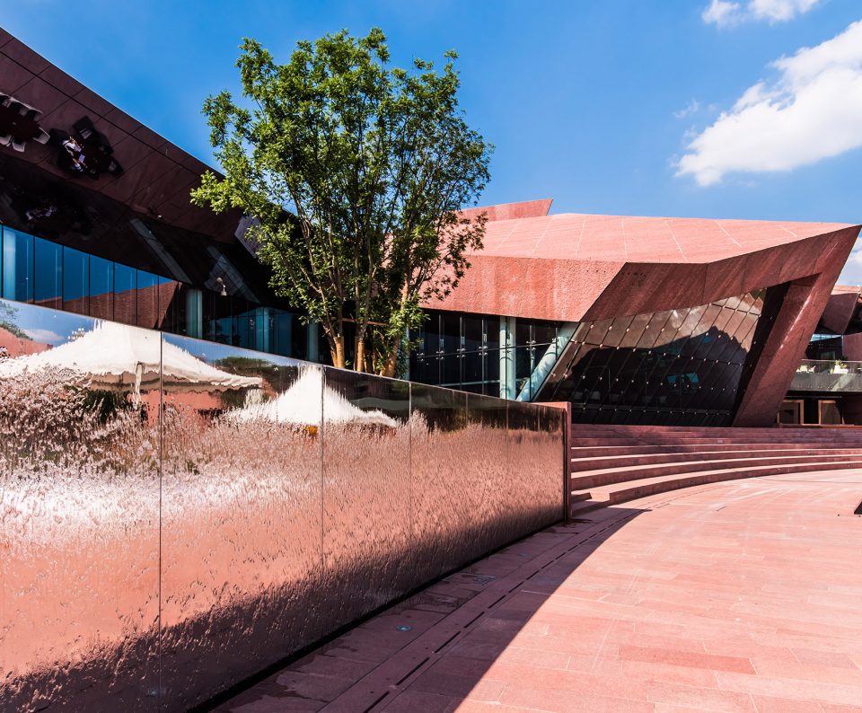 Luxelakes Art Expo Center-Antoine Predock