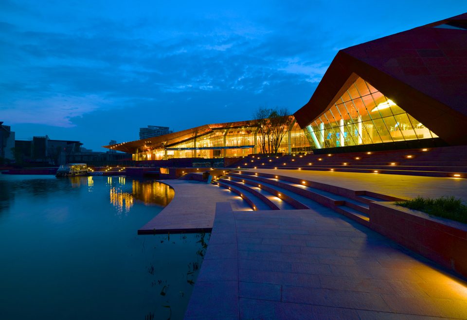 Luxelakes Art Expo Center-Antoine Predock