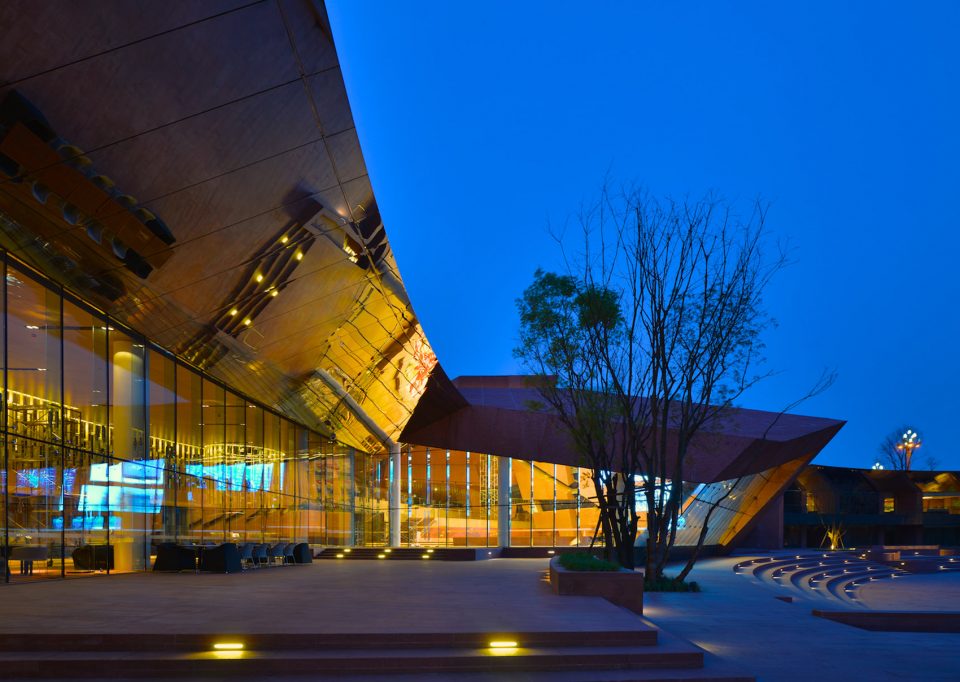 Luxelakes Art Expo Center-Antoine Predock