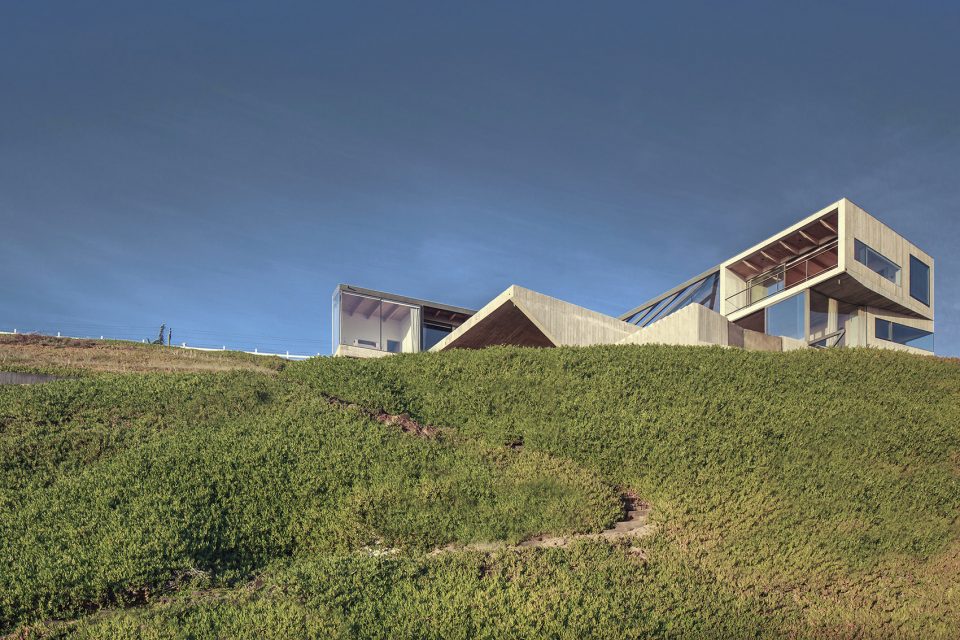 Beach House by Schmidt Architects and Partners