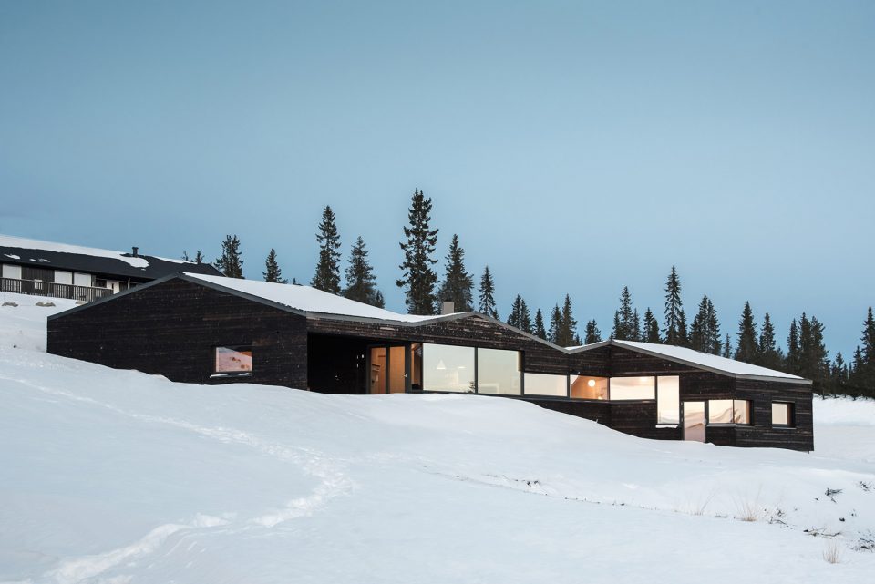 Cabin Sjusjøen by Aslak Haanshuus Arkitekter AS