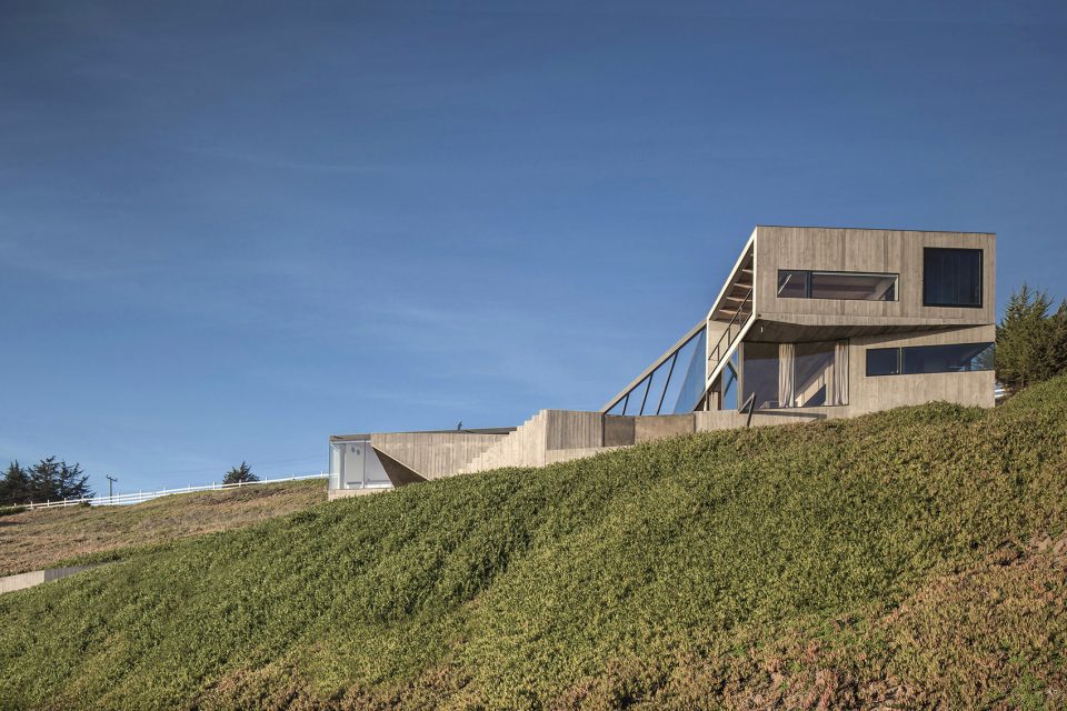 Beach House by Schmidt Architects and Partners