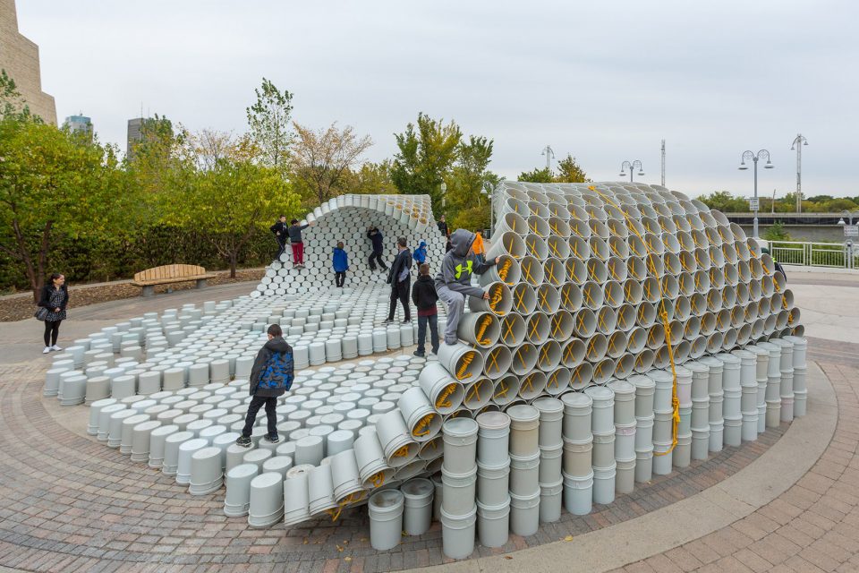 One Bucket at a Time in Winnipeg by 5468796 Architecture Factor Eficiencia