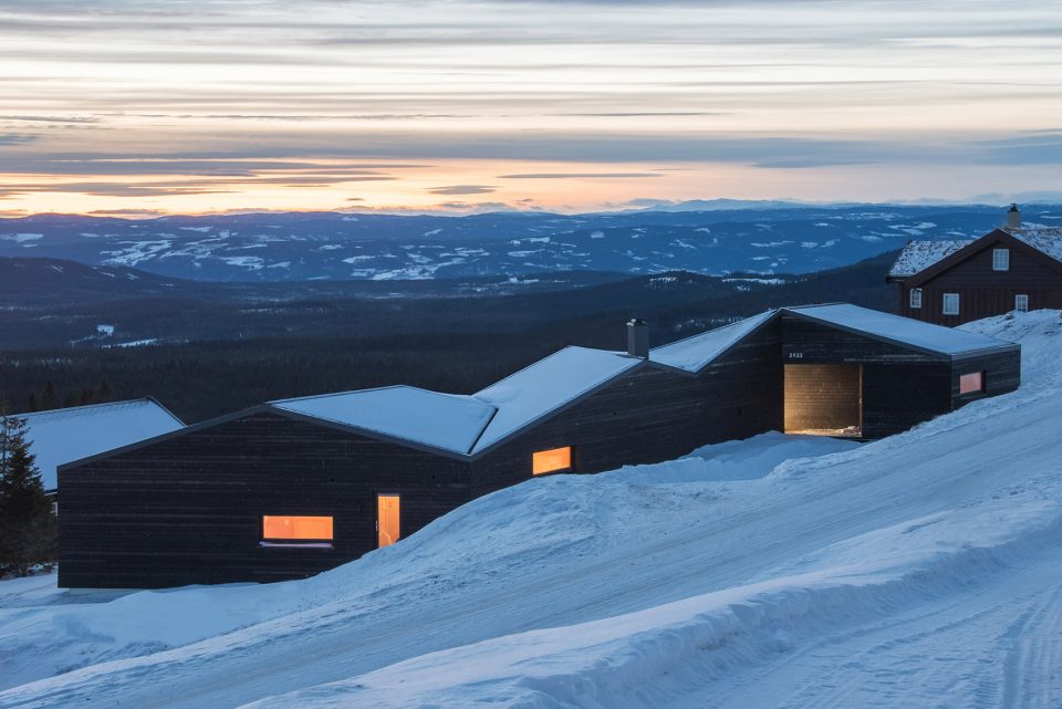 Cabin Sjusjøen by Aslak Haanshuus Arkitekter AS