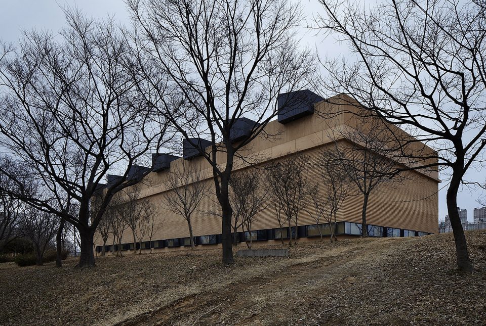 Cheomdan Badminton Court by JHW IROJE architects The Sa ram Architects