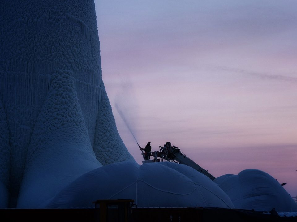 Sino Dutch Team Realized 31 Meter High Ice Tower
