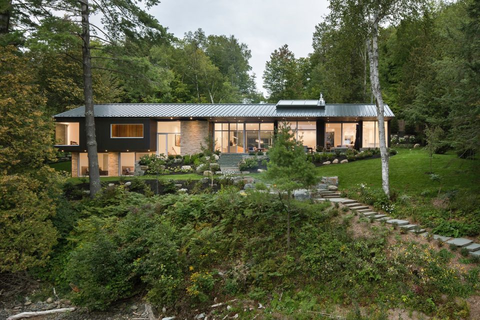 The Slender House by MU Architecture