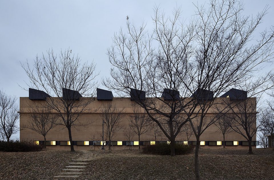 Cheomdan Badminton Court by JHW IROJE architects The Sa ram Architects