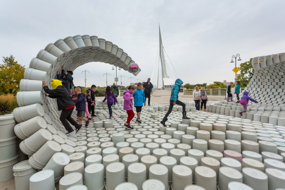 One Bucket at a Time in Winnipeg by 5468796 Architecture Factor Eficiencia