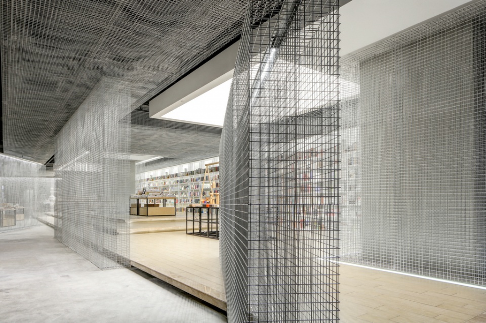 YanJiYou IFS Flagship Store By KarvOne