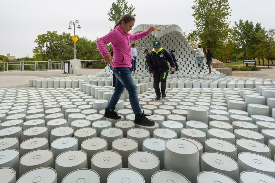 One Bucket at a Time in Winnipeg by 5468796 Architecture Factor Eficiencia